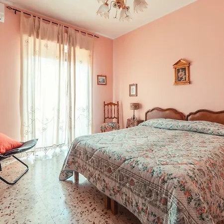 Apartment Theokles